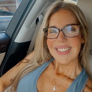 Meet your Posher, Gloria